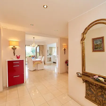 Isabella Apartment